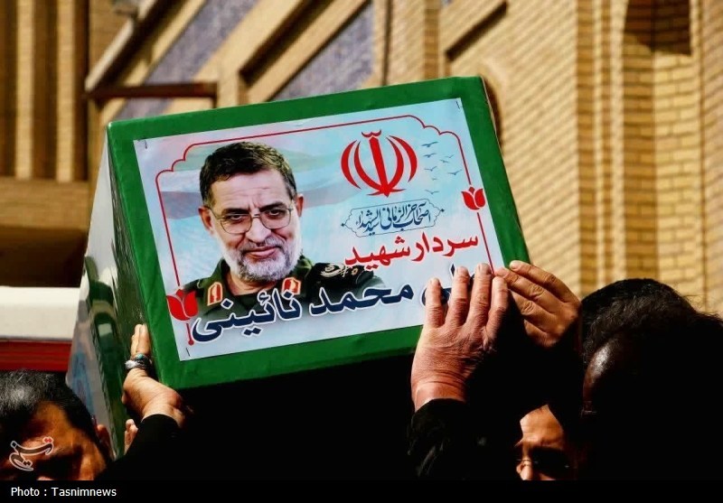 طواف پیکر سردار شهید نائینی بر گرد ضریح حضرت معصومه(س) حضرت معصومه (س) , علی محمد نائینی , اخبار قم ,