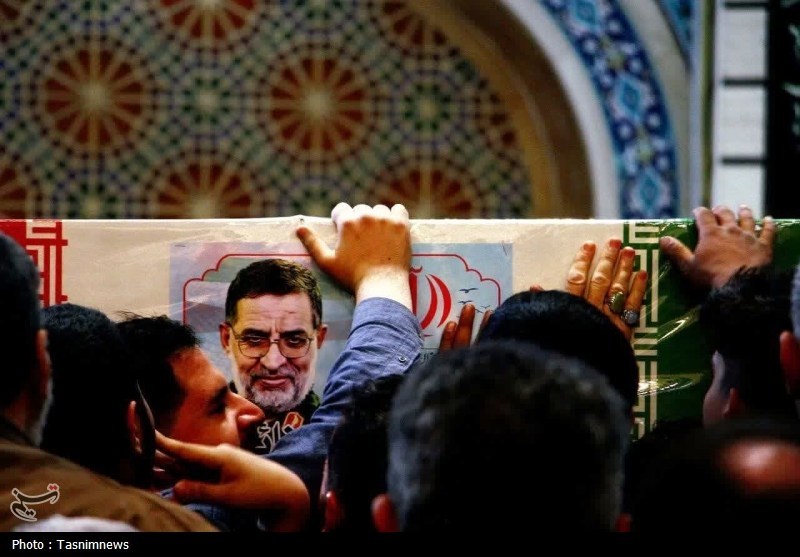 طواف پیکر سردار شهید نائینی بر گرد ضریح حضرت معصومه(س) حضرت معصومه (س) , علی محمد نائینی , اخبار قم ,