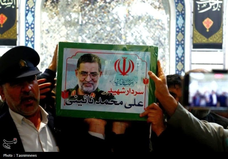 طواف پیکر سردار شهید نائینی بر گرد ضریح حضرت معصومه(س) حضرت معصومه (س) , علی محمد نائینی , اخبار قم ,