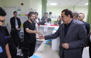 قدردانی استاندار ایلام از کادر درمان و تأکید بر رفع چالش‌ها