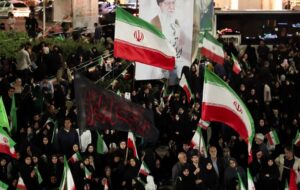 میدان امام بوشهر صحنه حضور مردم در شب بیست و هفتم تجمعات