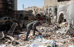 نجات معجزه‌آسای نوزاد 6 ماهه از دل آوار حمله آمریکا و‌ اسراییل به قم