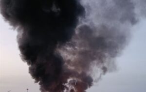 واحد صنعتی بندر دیر مورد هدف دشمن آمریکایی صهیونی قرار گرفت