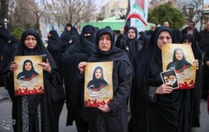 وداع اشکبار تبریز با سه «شهید رمضان»؛ لاله‌ها به آغوش خاک بازگشتند+عکس