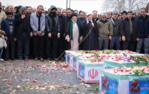 وداع جانسوز قزوینی‌ها با پیکر 8 شهید یک خانواده