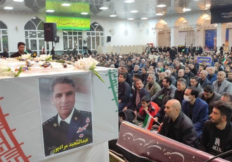 وداع مردم کاشمر با شهید اقتدار مجید مرادپور اخبار کاشمر , خراسان رضوی , اخبار استان خراسان رضوی , شهادت , جنگ آمریکا و رژیم صهیونیستی علیه ایران , نیروی پدافند | نیروی پدافند هوایی ارتش| نیروی پدافند هوایی ,