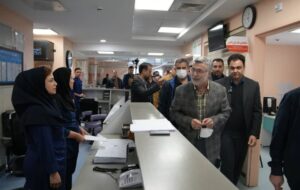 وزیر بهداشت:خدمات درمانی عمومی بی وقفه ادامه دارد/همه نیروها پای کارند