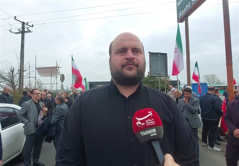 پرچم کار در کنارِ پرچم ولایت؛ کارگران رشت عهدی دوباره با رهبری بستند