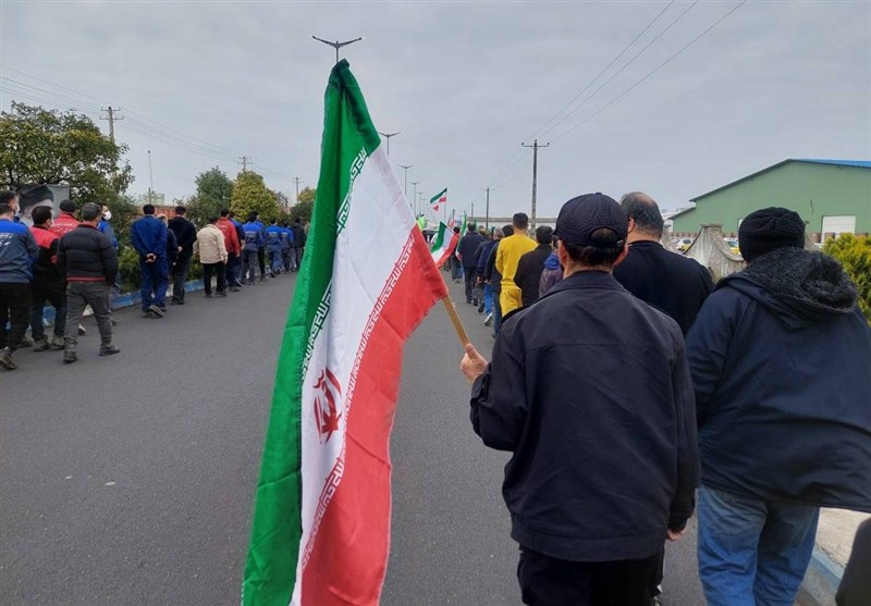 پرچم کار در کنارِ پرچم ولایت؛ کارگران رشت عهدی دوباره با رهبری بستند