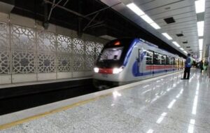 گفت‌وگوی تسنیم با کارمند متروی اصفهان که پله مردم شد