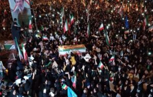 یاسوج به خروش آمد؛ مردم با تشییع 2 شهید فریاد بیعت سر دادند+تصاویر