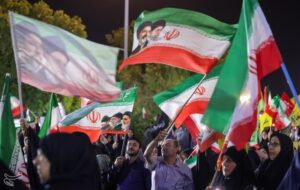 55 شب حضور بی‌وقفه؛ میدان آزادی سنندج روایت ایستادگی مردم+تصاویر