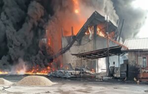 آخرین وضعیت اطفای حریق در کارخانه یونولیت‌سازی/ حادثه مصدومی نداشت