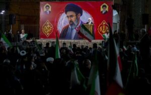 ‌آیت‌الله ناصری: مردم همچنان باید در صحنه حضور داشته باشند