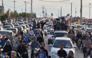 استقبال خودرویی مردم دیلم از پیکر  مطهر دریابان شهید علیرضا تنگسیری