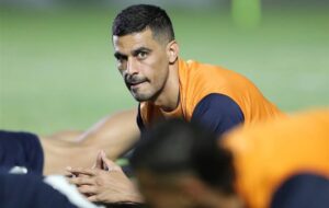 بازیکن تیم ملی فوتبال: حمله به زیرساخت‌های کشور نشان از خباثت دشمن است