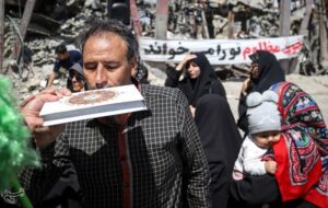 بدرقه عاشقان حسینی به‌سوی کربلا از حسینیه اعظم زنجان+تصاویر