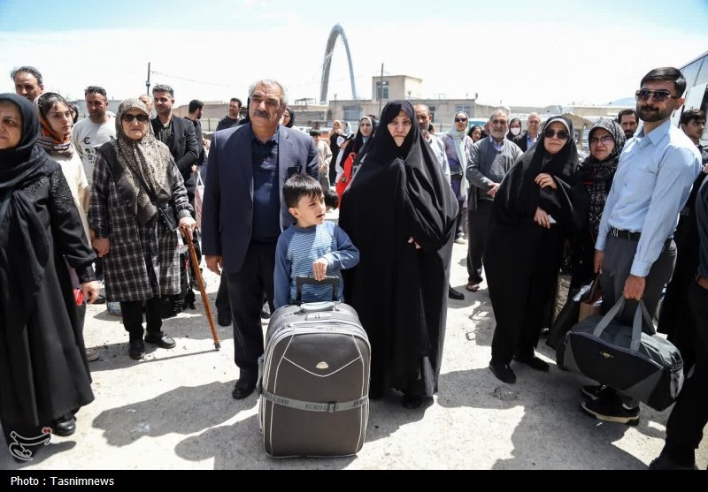 بدرقه عاشقان حسینی به‌سوی کربلا از حسینیه اعظم زنجان+تصاویر