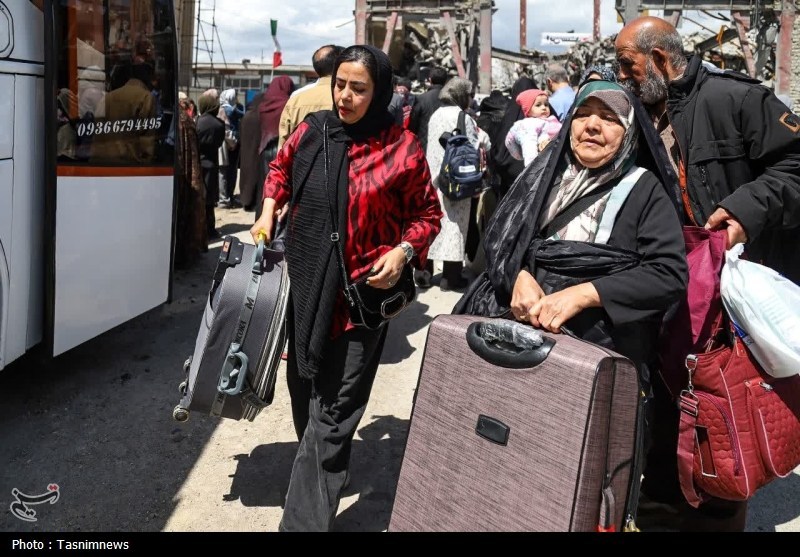 بدرقه عاشقان حسینی به‌سوی کربلا از حسینیه اعظم زنجان+تصاویر