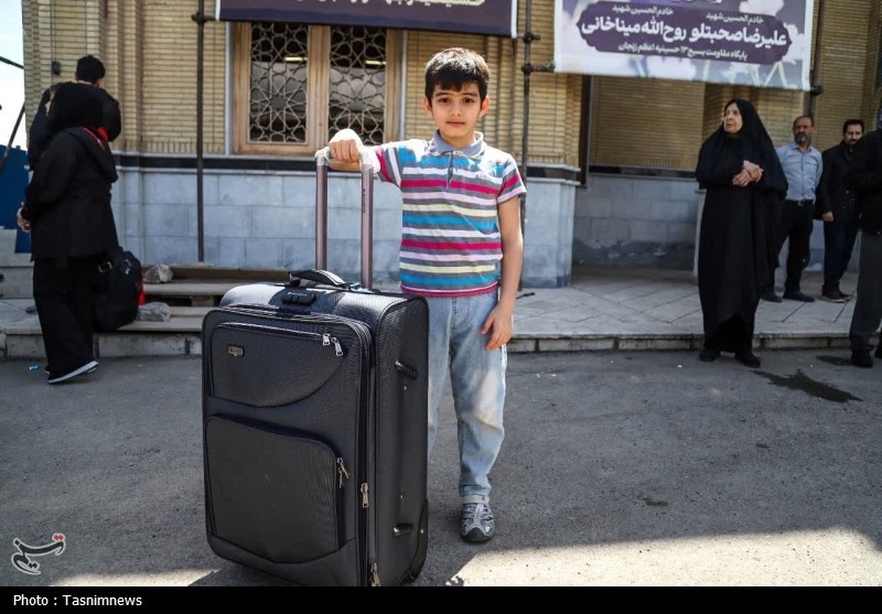 بدرقه عاشقان حسینی به‌سوی کربلا از حسینیه اعظم زنجان+تصاویر