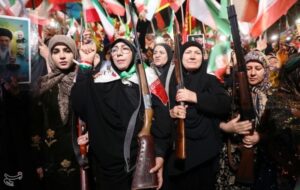 بویراحمدی‌ها برای نبرد با کماندوهای آمریکایی برنو به دست شدند+تصاویر