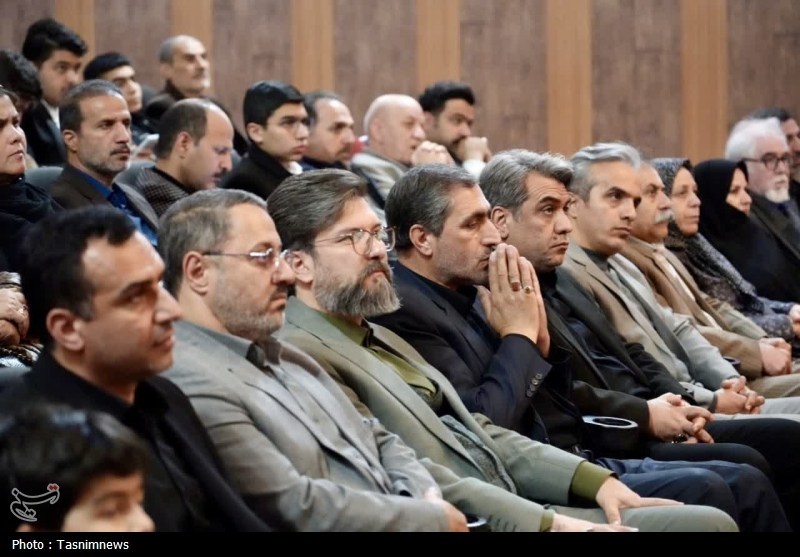 تجلیل از مدیر خبرگزاری تسنیم زنجان در اختتامیه هفته هنر انقلاب