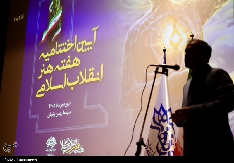 تجلیل از مدیر خبرگزاری تسنیم زنجان در اختتامیه هفته هنر انقلاب