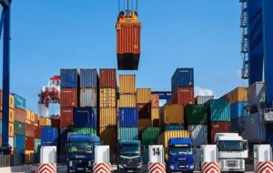 ترخیص منظم کالا در گمرکات قزوین در روزهای جنگ