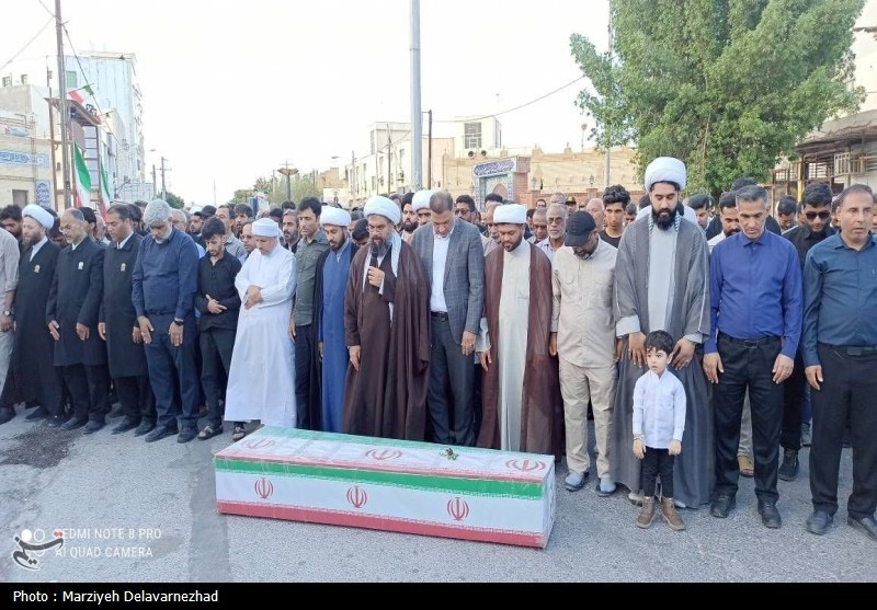 تشییع پیکر مطهر شهید امیرعلی سالاری در بندر لنگه+تصویر