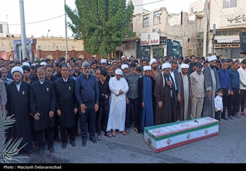 تشییع پیکر مطهر شهید امیرعلی سالاری در بندر لنگه+تصویر