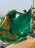 تعویض پوش ضریح و پرچم گنبد در صبح میلاد امام رضا(ع)