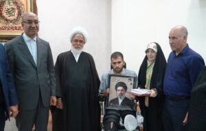 حسین محمدی قهرمانی که با قطع دو دست و دو پا لرزه بر تن استکبار انداخت