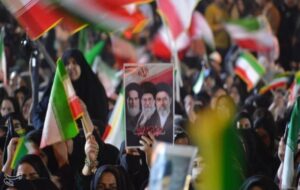 حضور خروشان مردم کهگیلویه‌ در حمایت از انقلاب در شب سی و سوم+تصاویر