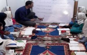 خانه‌ای که به کلاس درس تبدیل شد؛ ابتکار معلم مانه برای دانش آموزان