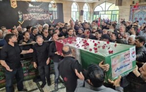 خروش حماسی مردم بهارستان در بدرقه پیکر شهید محمد خلخالی