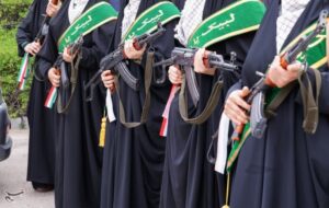 دختران اردبیلی دست به تفنگ به میدان آمدند