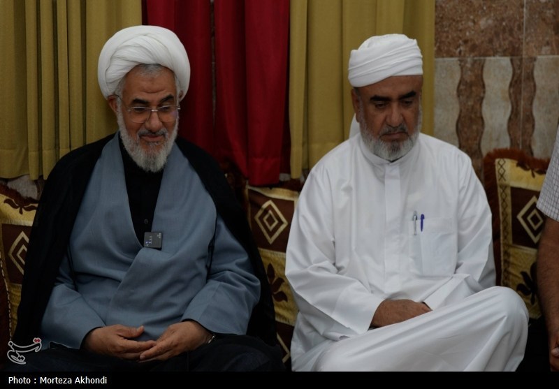دیدار نماینده ولی‌فقیه در هرمزگان با خانواده شهید اهل‌سنت عدنان آرمان