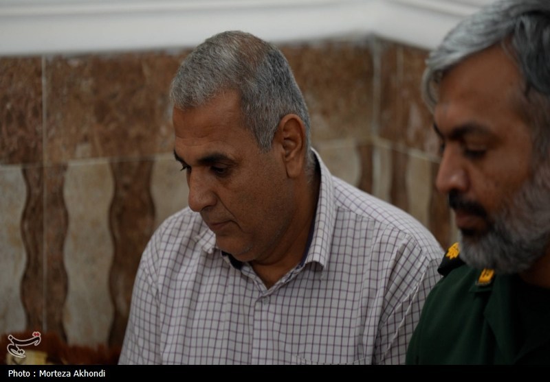 دیدار نماینده ولی‌فقیه در هرمزگان با خانواده شهید اهل‌سنت عدنان آرمان