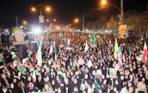 شب سی‌وهفتم ایستادگی مردم یاسوج در همراهی با انقلاب و ایران+تصاویر