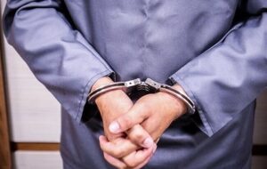 عوامل خائن مرتبط با رسانه‌های دشمن در فارس شناسایی و دستگیر شدند