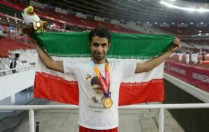 قهرمان دوومیدانی مدال‌هایش را به شهدای جنگ رمضان تقدیم کرد