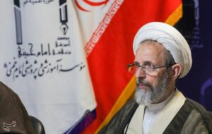 نامه قدردانی آیت‌الله رجبی از مواضع پاپ چهاردهم / ترامپ فرعون زمان است