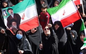 وارثان واقعی انقلاب مردم حاضر در خیابان هستند