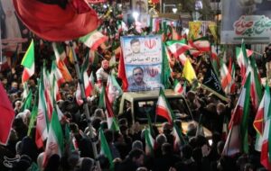 وداع باشکوه مردم زنجان با شهدای حسینیه اعظم در میدان انقلاب