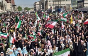 گلباران دخترانه حرم امام رضا(ع)/ تجمعی از جنس امید و آینده