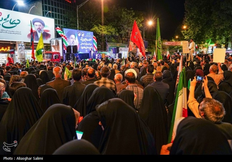75 شب ایستادگی مردم بیرجند در میدان+عکس اخبار استان خراسان جنوبی , رهبر انقلاب , شهید , اخبار بیرجند ,