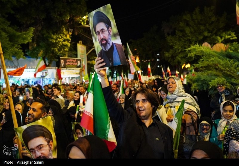 75 شب ایستادگی مردم بیرجند در میدان+عکس اخبار استان خراسان جنوبی , رهبر انقلاب , شهید , اخبار بیرجند ,