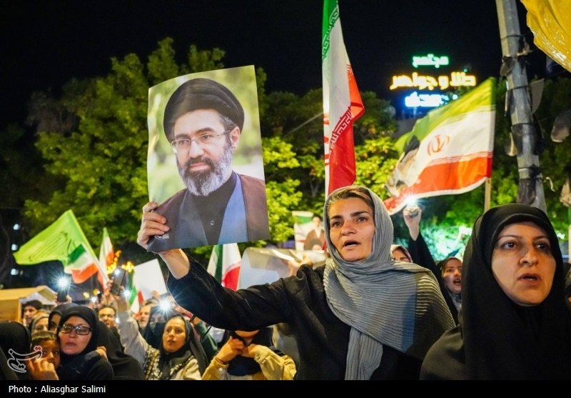 75 شب ایستادگی مردم بیرجند در میدان+عکس اخبار استان خراسان جنوبی , رهبر انقلاب , شهید , اخبار بیرجند ,