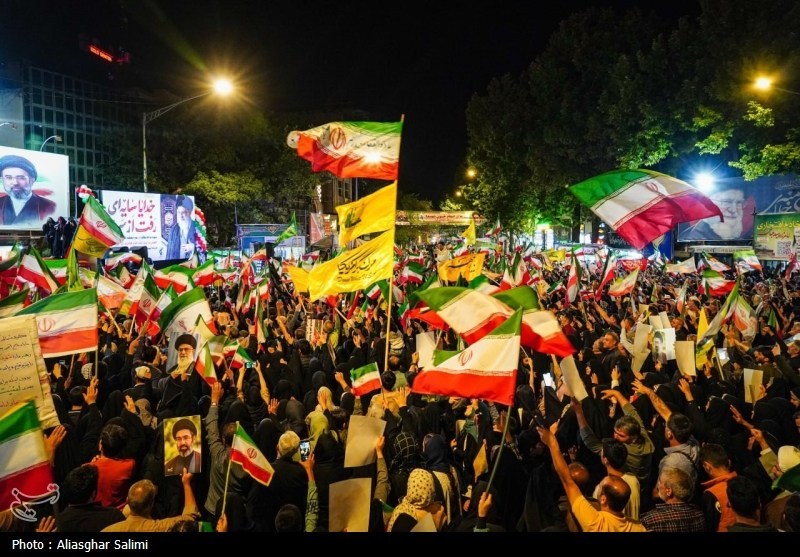 75 شب ایستادگی مردم بیرجند در میدان+عکس اخبار استان خراسان جنوبی , رهبر انقلاب , شهید , اخبار بیرجند ,
