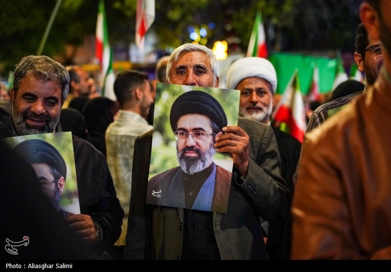75 شب ایستادگی مردم بیرجند در میدان+عکس اخبار استان خراسان جنوبی , رهبر انقلاب , شهید , اخبار بیرجند ,